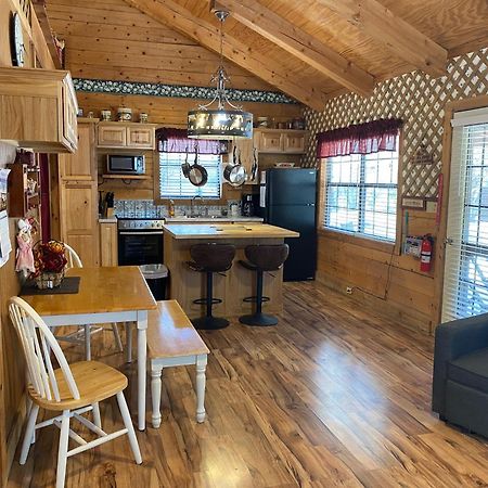 A Peace Of Heaven Cabins And Rv Vanderpool Екстер'єр фото
