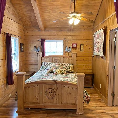 A Peace Of Heaven Cabins And Rv Vanderpool Екстер'єр фото