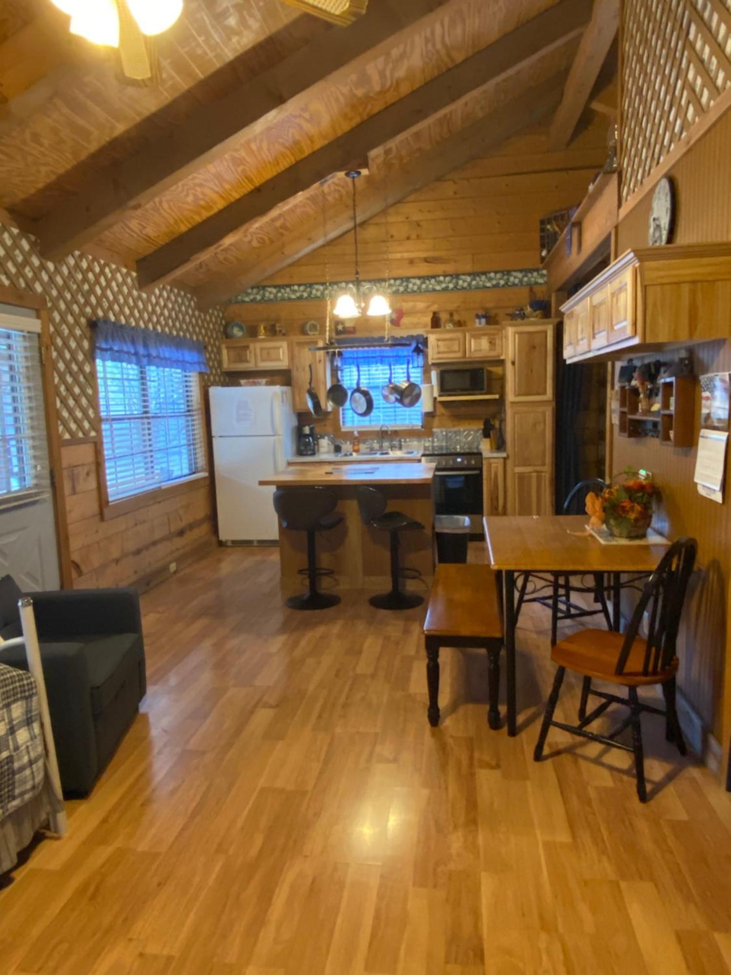 A Peace Of Heaven Cabins And Rv Vanderpool Екстер'єр фото