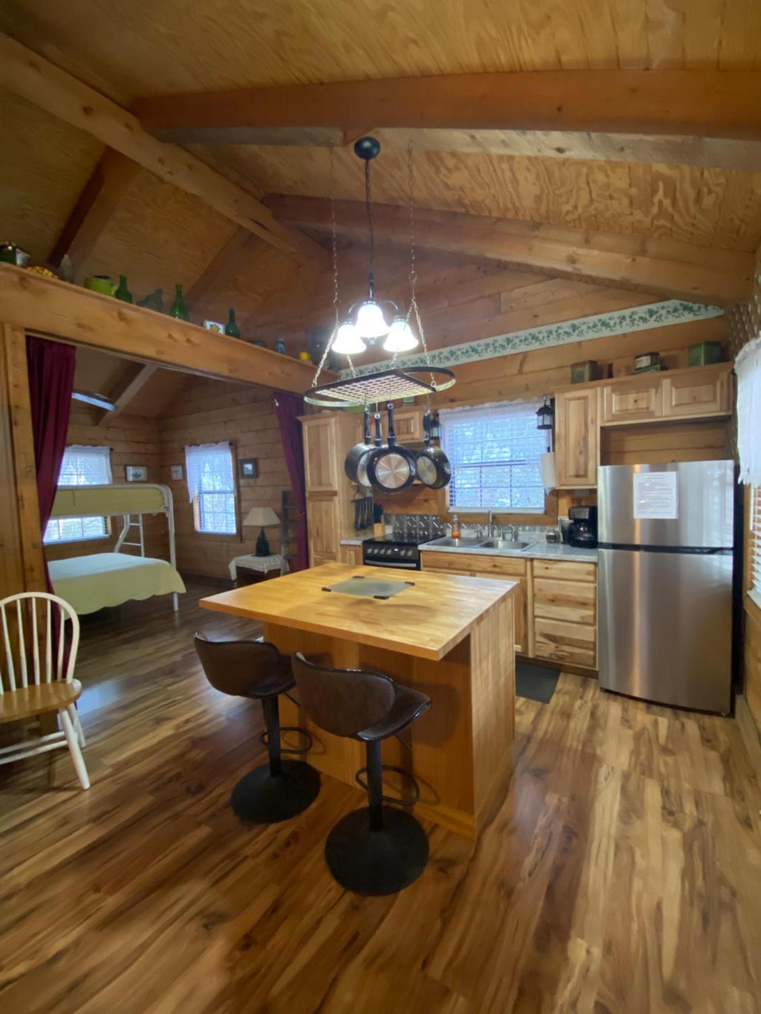 A Peace Of Heaven Cabins And Rv Vanderpool Екстер'єр фото