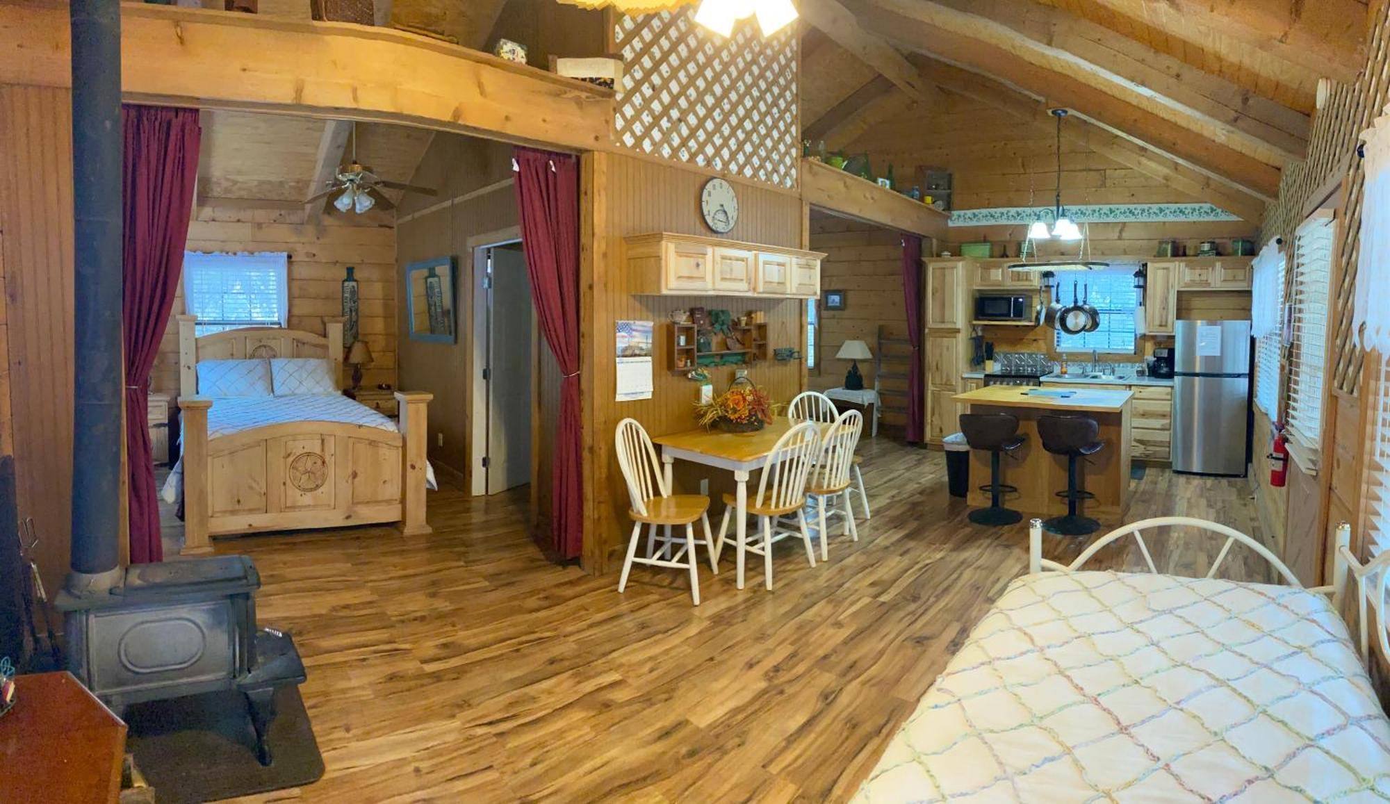 A Peace Of Heaven Cabins And Rv Vanderpool Екстер'єр фото
