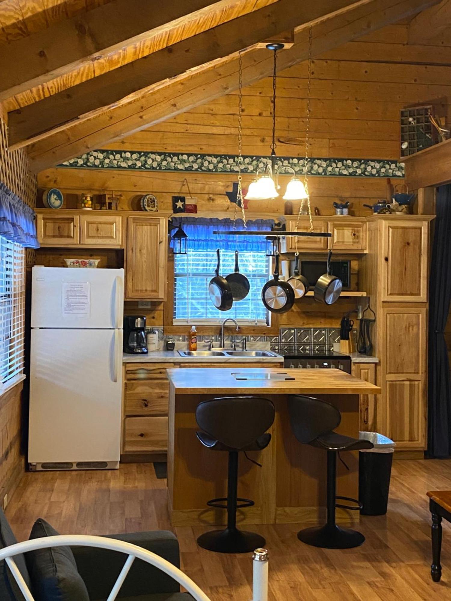 A Peace Of Heaven Cabins And Rv Vanderpool Екстер'єр фото
