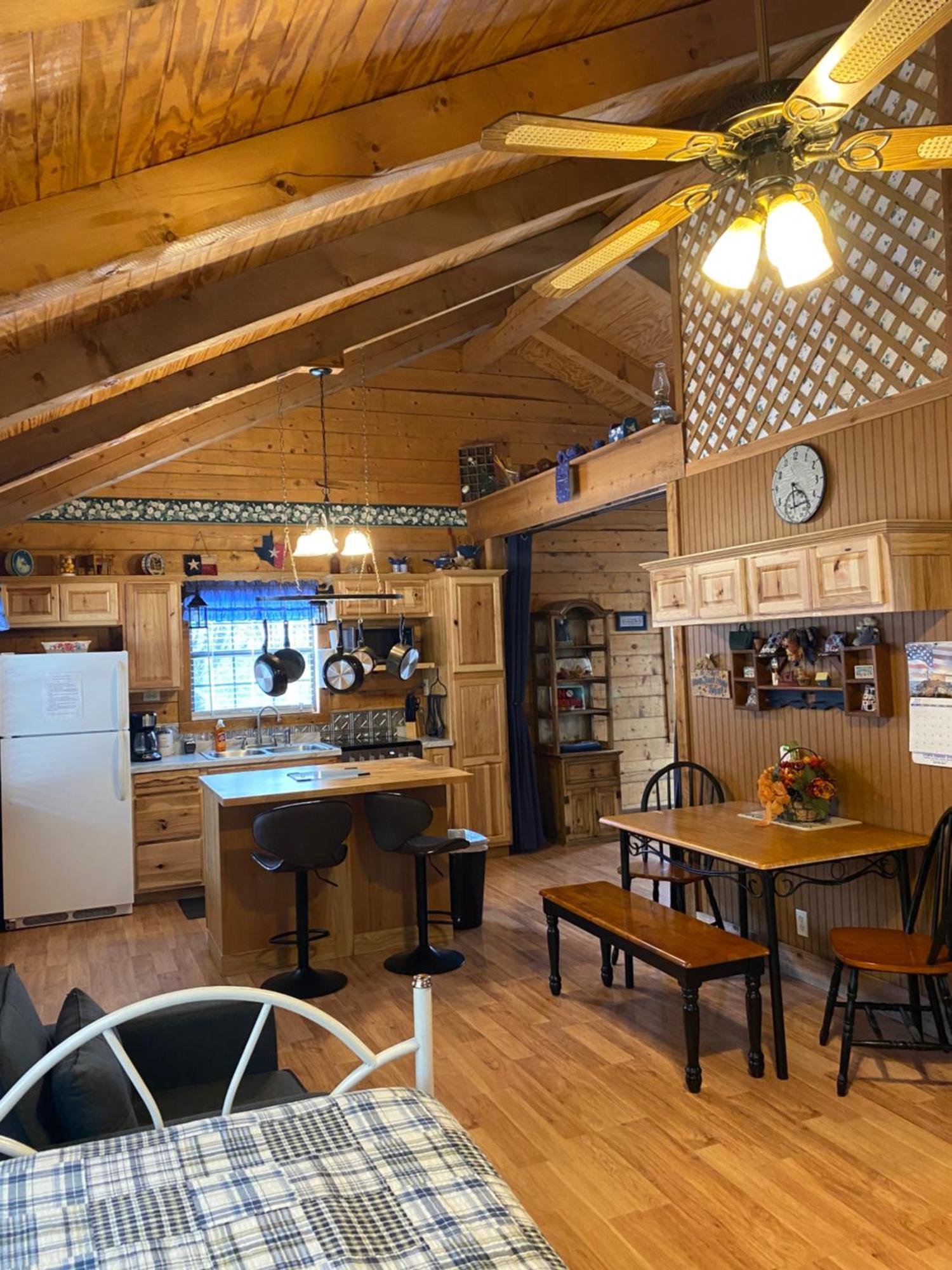A Peace Of Heaven Cabins And Rv Vanderpool Екстер'єр фото