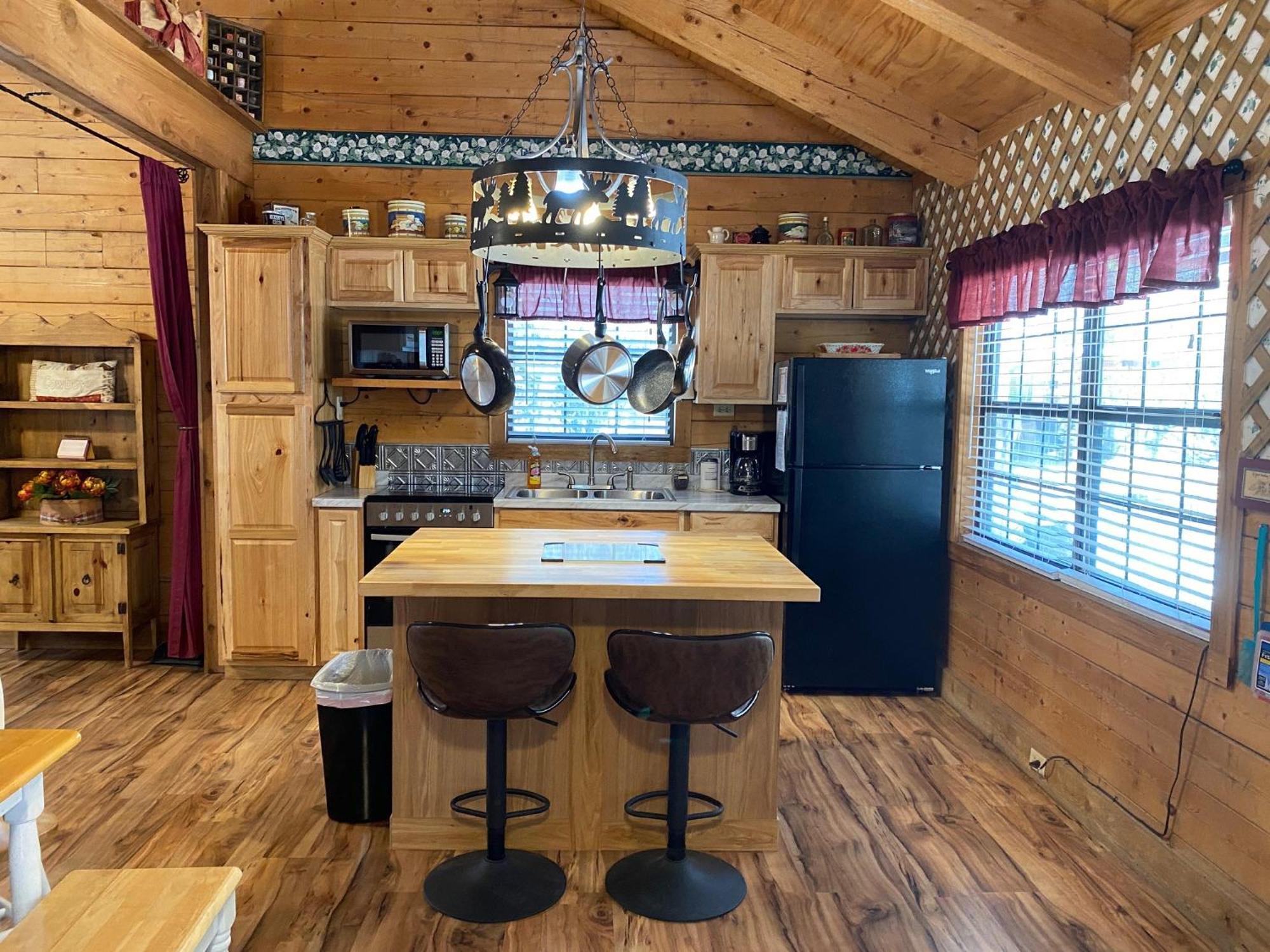 A Peace Of Heaven Cabins And Rv Vanderpool Екстер'єр фото